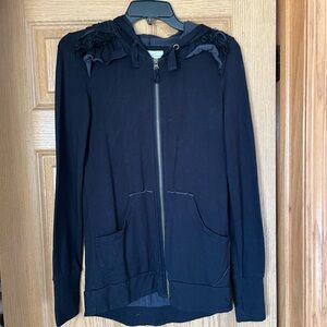 Evy’s Tree Reese Ruffle Hoodie in Black Size XS